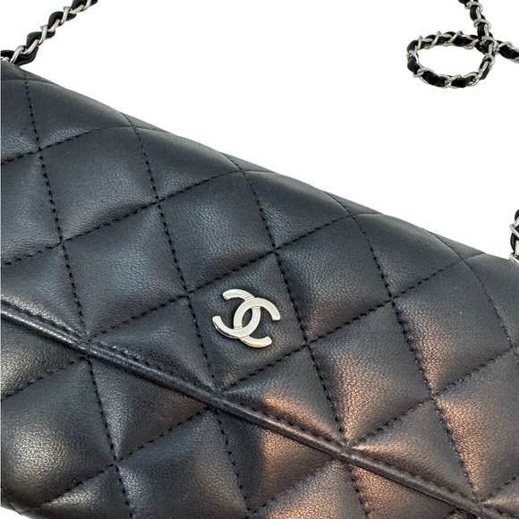 Auth Chanel Wallet With Added Chain - Picture 5 of 16